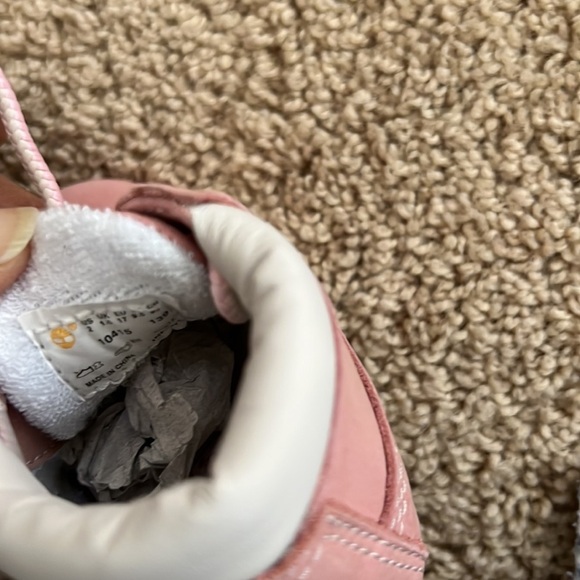 Timberland Infant SZ 2 M pink bootie and hat set. - Picture 8 of 9